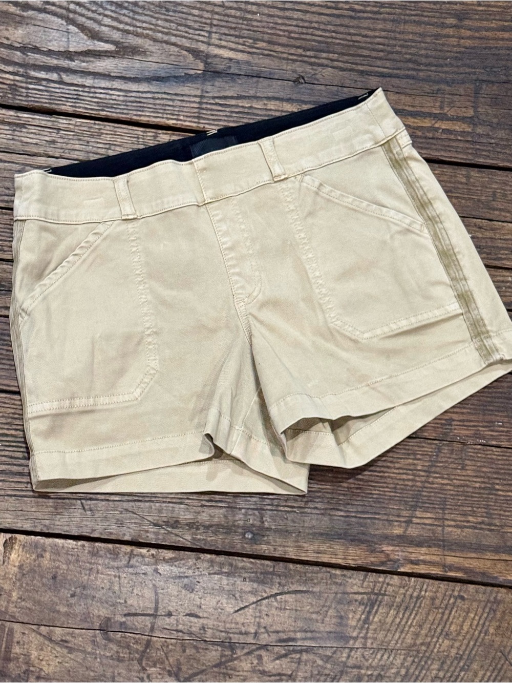 Buckle Black Pull On Chino Shorts Khaki Tan Women’s Size Medium M